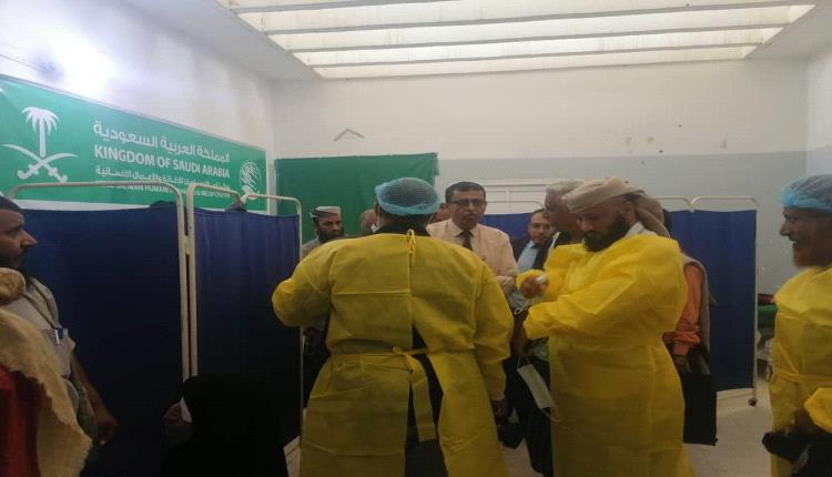 وكيل وزارة الصحة ومدير عام صحة لحج يدشنان  المخيم الجراحي للعيون بمديرية طور الباحة 