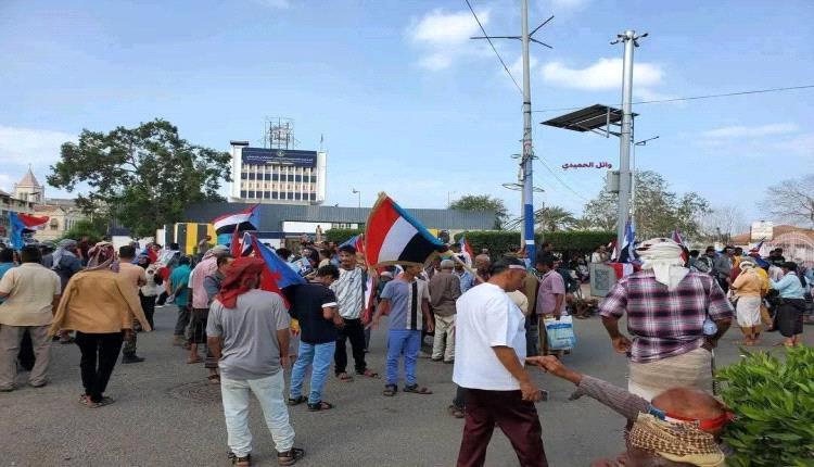 بيان فعالية عدن: متمسكون بشرعية الرئيس الزبيدي وصورته فوق مقراتنا "خط أحمر" لا يقبل المساس 