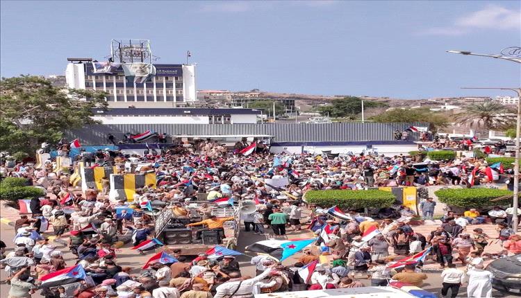 فتح مقر الجمعية العمومية في عدن وإعادة رفع صورة الرئيس الزبيدي 