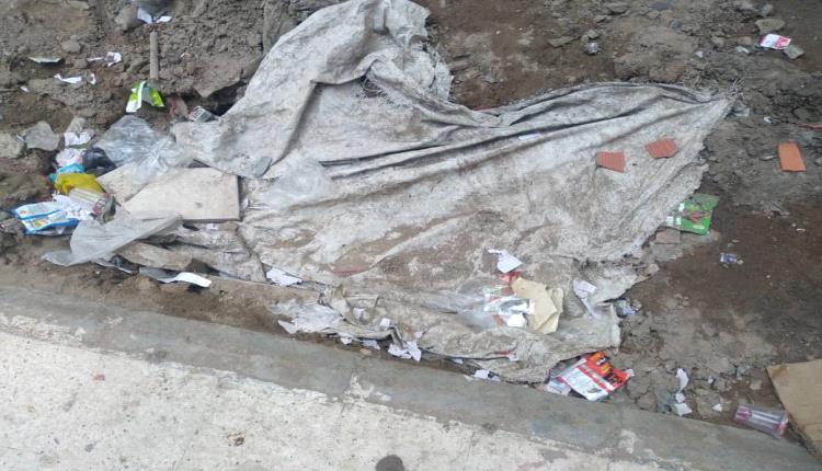 خطر يحدق بسكان حي سكني في منصورة عدن
