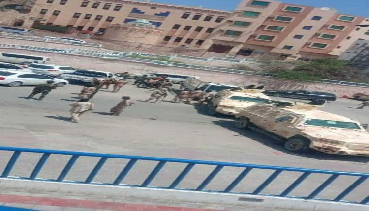 قطع طرقات في المكلا قبيل تظاهرة دعا لها المجلس الانتقالي