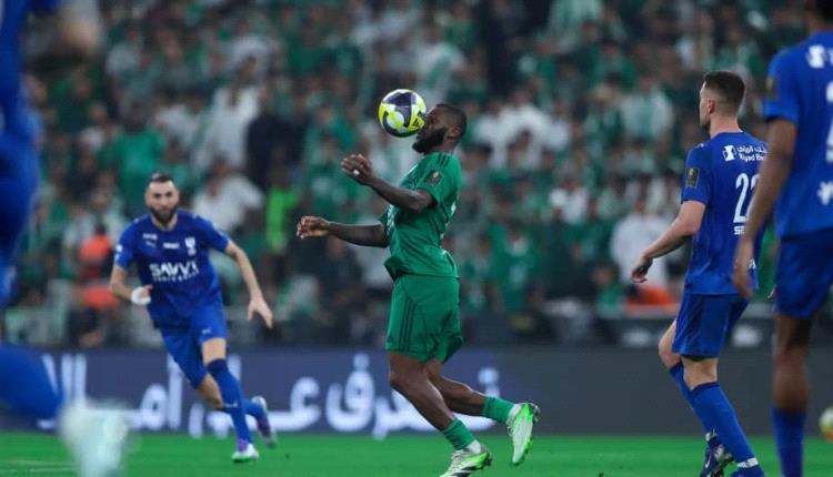بأقدام منافسيه.. الأهلي يصعد إلى قمة الهلال والنصر في روشن 