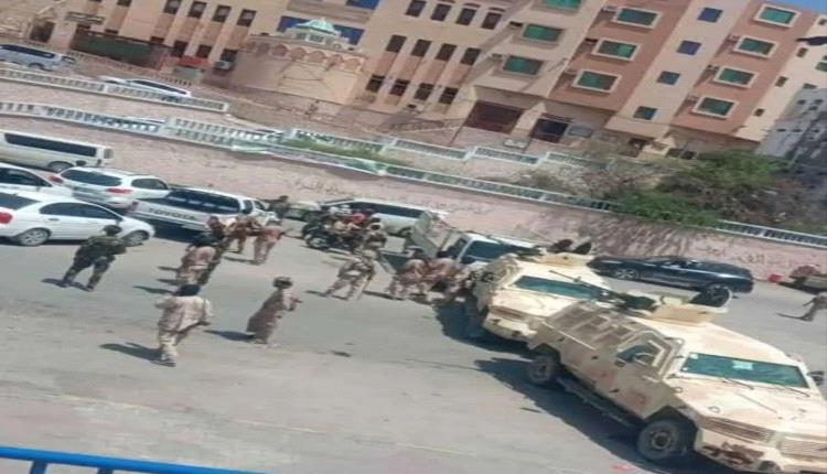 المقدم باشقار: الإنتشار الأمني المكثف بالمكلا يعكس عسكرة المدينة وانحرافًا بالعمل الأمني والسياسي