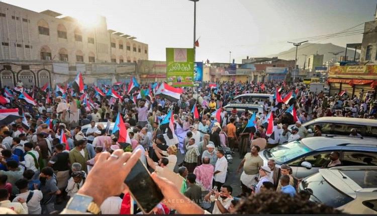 تحرك جماهيري مبكر في المكلا يصل صداه الى الرياض 