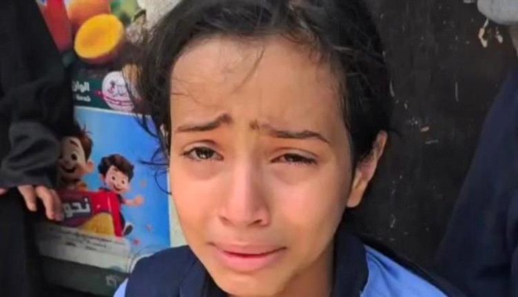 طفلة يمنية تروي مأساة مقتل شقيقها برصاص قناص حوثي أمام عينيها
