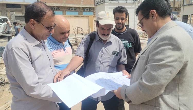 مدير عام المنصورة يدشن مشروع بناء مكاتب للصحة والتربية بالمديرية 