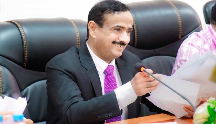 عاجل /محافظ شبوة يعلن الموافقة التاريخية على إنشاء مصفاة نفط "العقلة" 