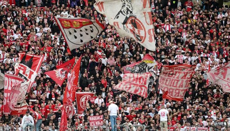 مأساة في المدرجات.. وفاة مشجع إثر أزمة قلبية