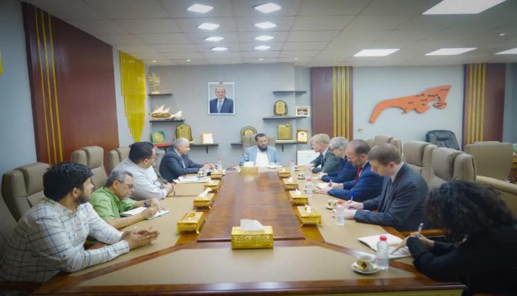 عدن.. محافظ العاصمة يبحث مع المبعوث الأممي جهود السلام واستقرار المدينة 