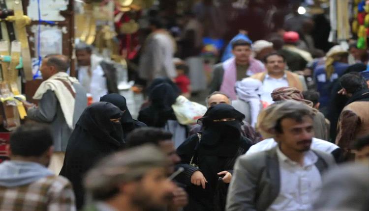 التحكم بالأسواق اليمنية.. خبراء يحذرون من إجراءات جديدة للحوثيين 