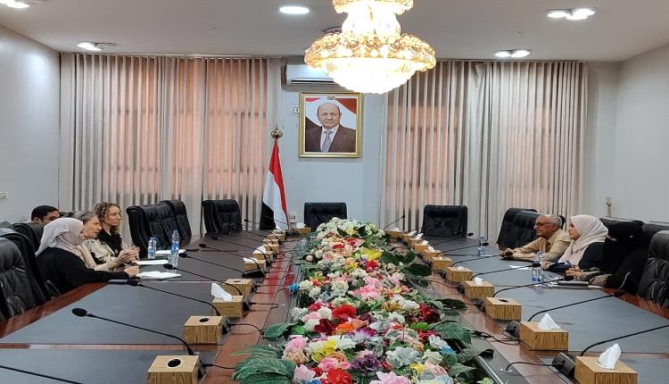 عدن.. وزيرة شؤون المرأة والسفيرة الهولندية تبحثان تعزيز المشاركة في السلام وصنع القرار 