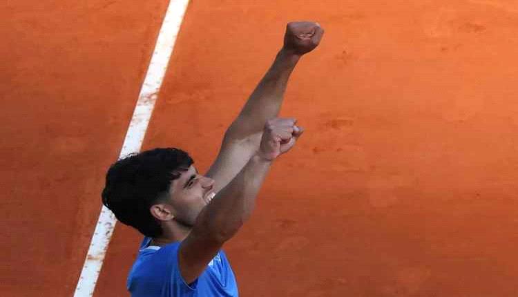 ألكاراز يحقق فوزا شاقا على توماس مارتن ويبلغ ربع نهائي مونت كارلو للتنس