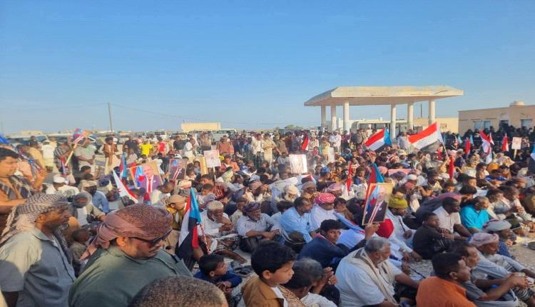 استجابة لدعوة الانتقالي.. مسيرة حاشدة في المهرة تضامنًا مع أبناء حضرموت