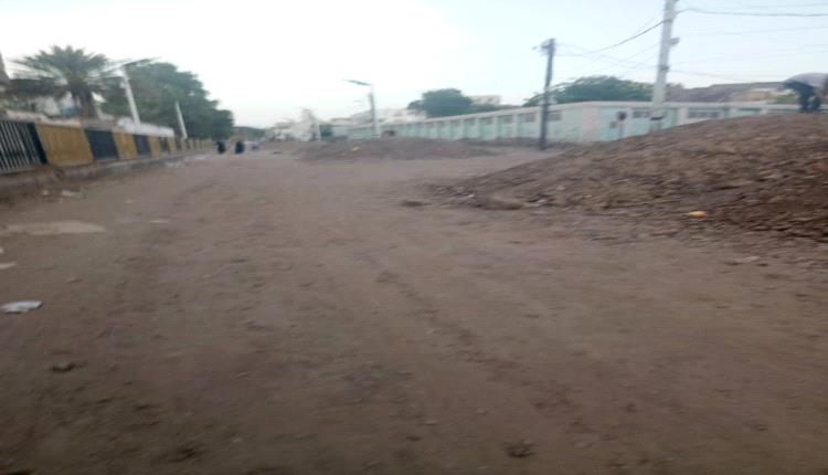 مواطنون في كريتر : هل يطول تعثر العمل في شارع الجوازات؟..