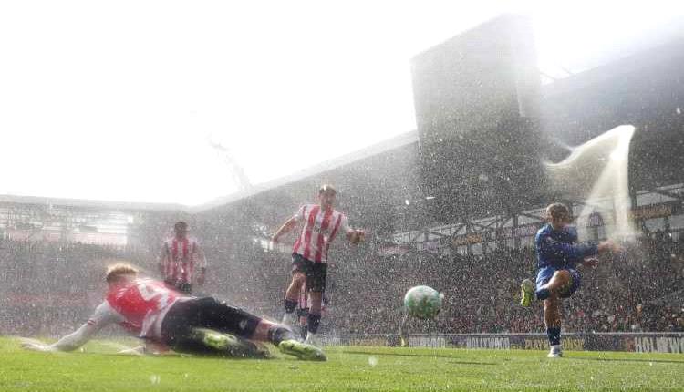 برينتفورد يواصل سلسلة تعادلاته في البريميرليج بالسقوط أمام إيفرتون