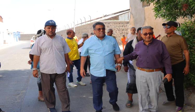 تدشين حملة النظافة الشاملة في مديرية المعلا
