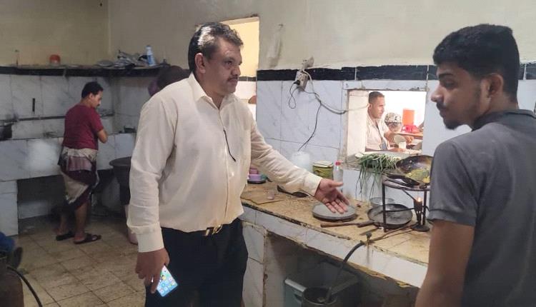 مدير عام المنصورة يؤكد استمرار ضبط المطاعم والبوفيهات المخالفة لضمان سلامة الأغذية