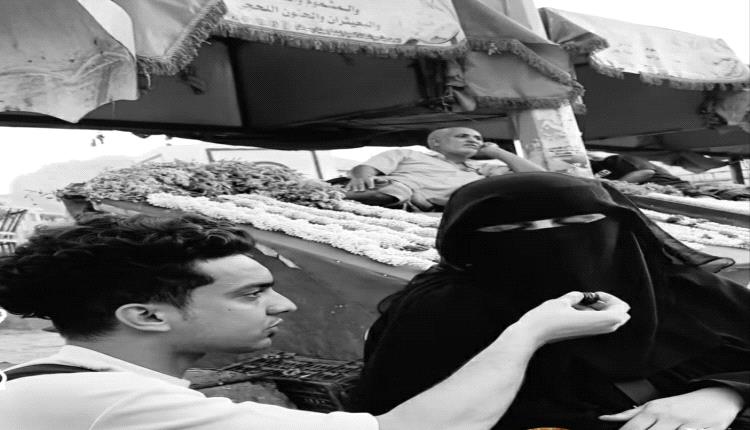 فيديو/ إعلامي يوثق قصة كفاح بائعة "الكعك واللحوح" بعدن
