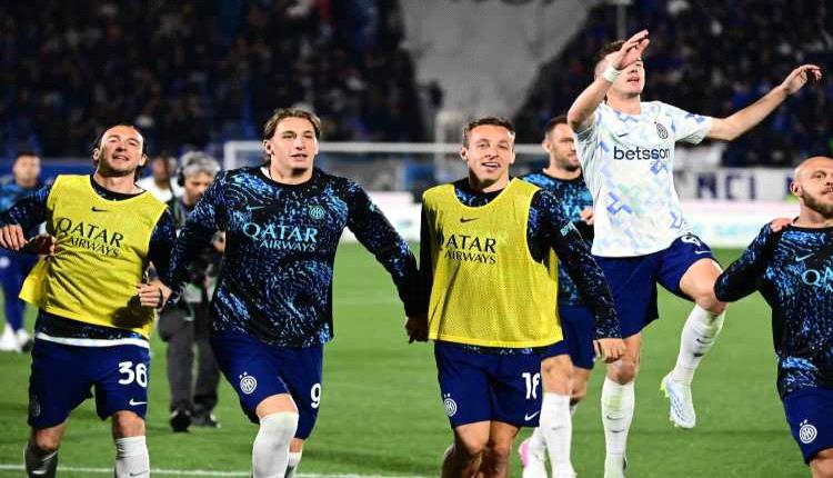 إنتر ميلان يعزز صدارته للدوري الإيطالي بفوز درامي على كومو