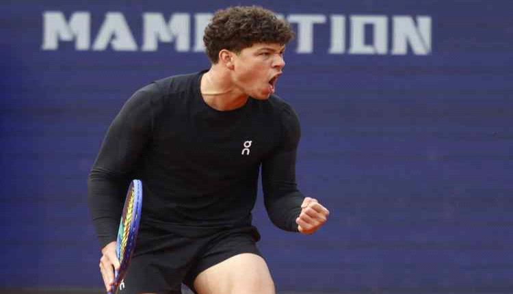 بن شيلتون يبلغ ربع نهائي بطولة ميونخ للتنس على حساب بلوكس