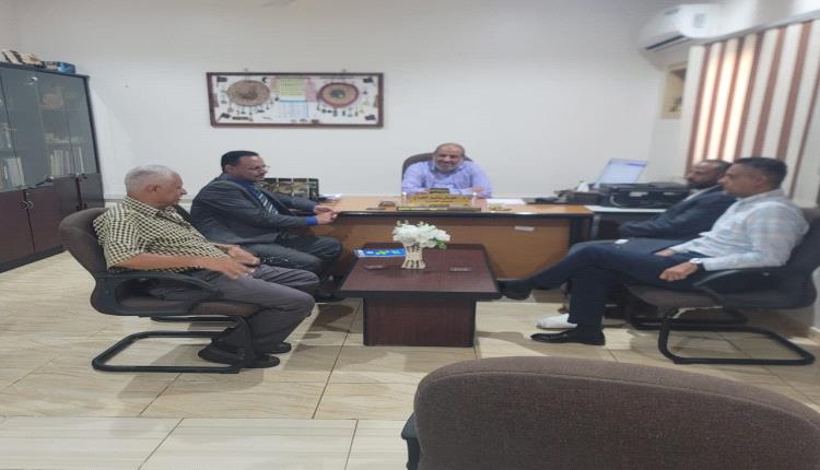 محافظ الضالع يطالب بتوسيع تدخلات الصندوق الاجتماعي لإنقاذ الخدمات الأساسية 