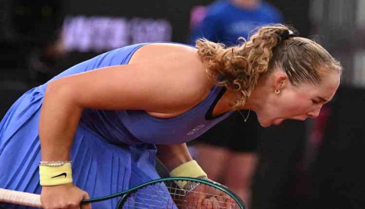 أندرييفا تقصي أوستابنكو من بطولة شتوتغارت للتنس 