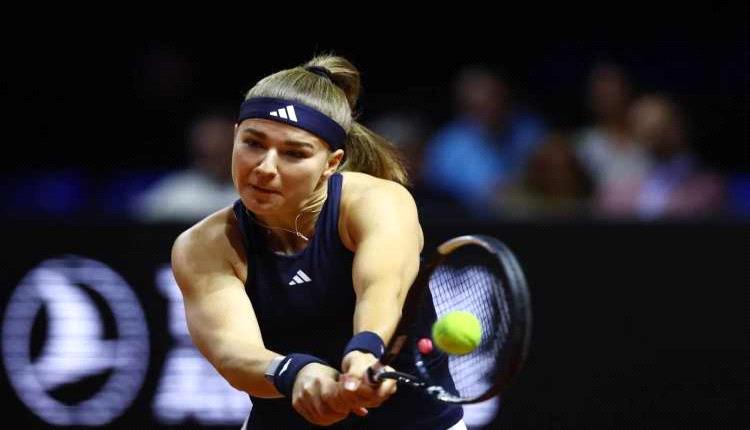 موتشوفا تقلب تأخرها أمام ميرتنز إلى فوز وتبلغ ربع نهائي بطولة شتوتغارت للتنس 