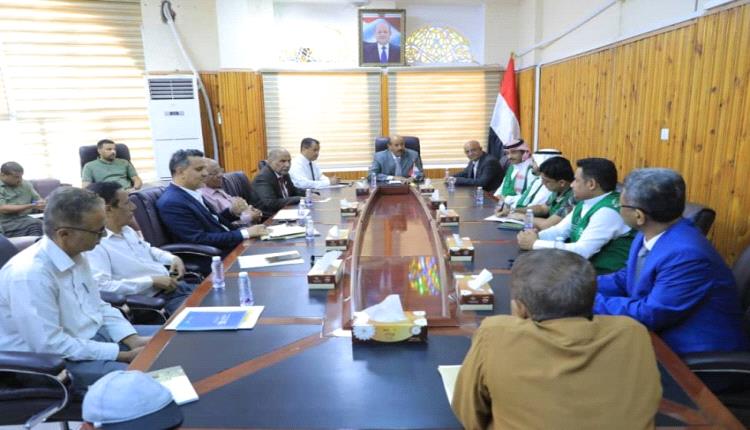 بحث تدخلات البرنامج السعودي في مديريات الوادي والصحراء