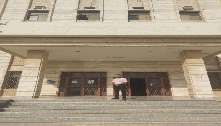 أكاديمي يكشف عن "جمود إداري" في جامعة عدن ويطالب بتفعيل قانون التدوير الوظيفي 