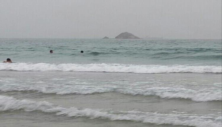 خبير مناخي يوضح أسباب زيادة منسوب البحر على شواطئ عدن 