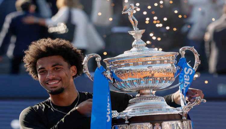 الفرنسي أرتور فيس يتوج بطلا لبطولة برشلونة المفتوحة للتنس لأول مرة في مسيرته