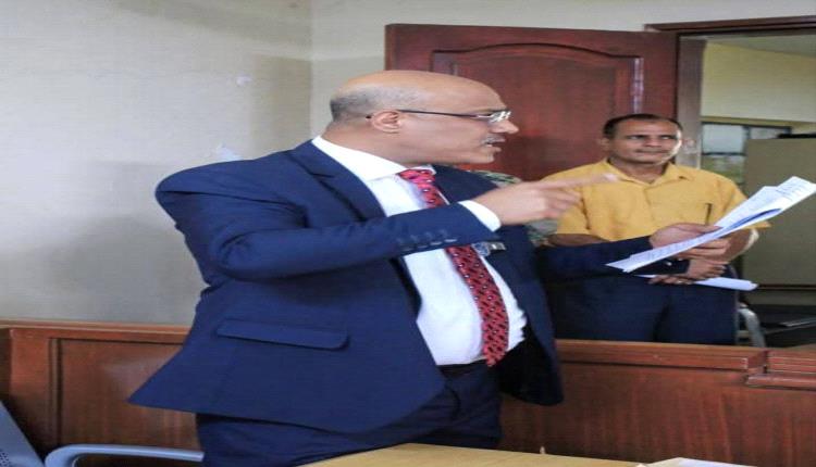 القاضي وضاح باذيب في مرافعة ختامية : نطالب بالقصاص لـ"زكريا" الذي خرج يطلب الرزق فعاد في كفن 