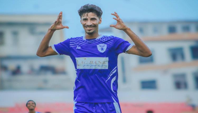 شعب إب يعزز هجومه بالتعاقد مع المهاجم الجلاد الكابتن عبد الله عوله