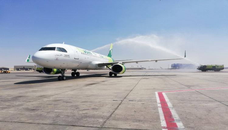 استقبال احتفالي لطائرة المنصورة التابعة لطيران عدن في مطار القاهرة 