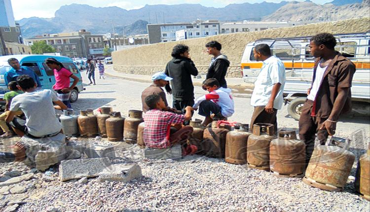 انهيار الخدمات ولهيب الأسعار: معركة "البقاء اليومي" التي تواجهها الأسر الجنوبية 