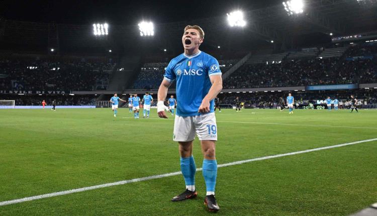 نابولي يؤجل تتويج إنتر ميلان بالدوري الإيطالي بعد رباعية في شباك كريمونيزي
