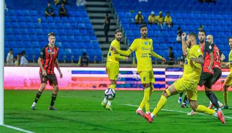 ثنائية الحزم تؤزم أوضاع الرياض في دوري روشن السعودي