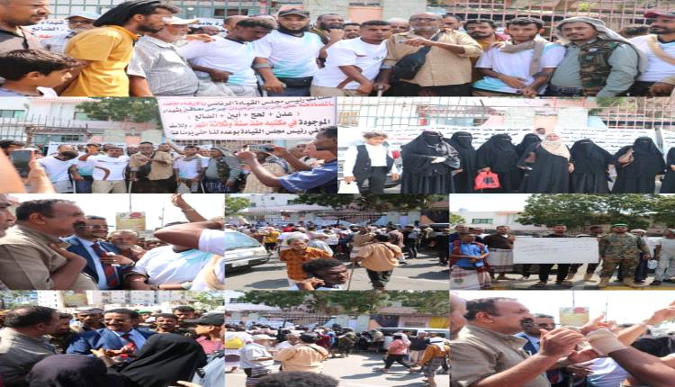 لجنة اعتصام الجرحى وأسر الشهداء تواصل احتجاجها أمام معاشيق بعدن للمطالبة بحقوقها 