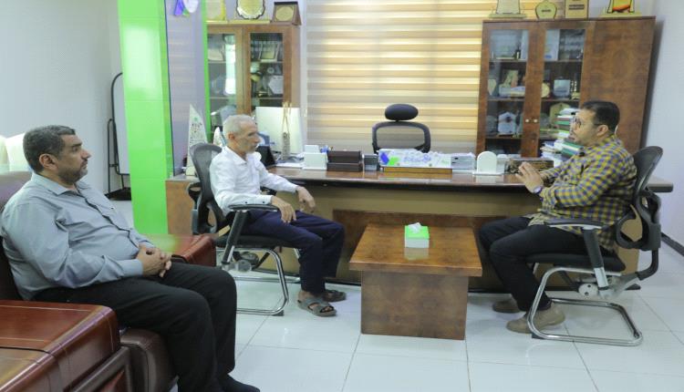 مدير عام دوعن يلتقي المدير التنفيذي لمؤسسة صلة للتنمية ويبحثان سبل تعزيز العمل التنموي
