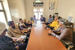 بيبك يلتقي قيادة محافظة سقطرى ويناقش تطوير مشاريع البنية التحتية الرياضية