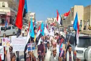 سقطرى تشهد مسيرة جماهيرية تضامنية مع حضرموت وتنديدًا بتدهور الخدمات