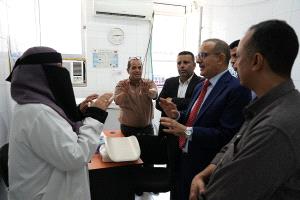 وزير الصحة يقف على سير العمل في عدد من مرافق الرعاية الصحية الأولية بعدن