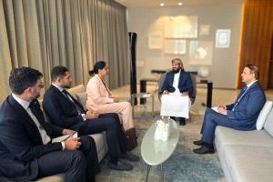 عضو مجلس القيادة المحرّمي يجري مباحثات مع السفيرة البريطانية