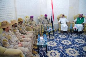 محافظ شبوة يبحث مع قيادة التحالف تعزيز الجهود لترسيخ الأمن ورفع م..