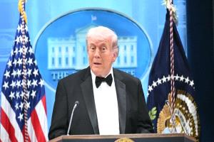 تقرير: ترامب وجه بالاستعداد لفرض حصار طويل على موانئ إيران
