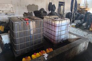 حضرنوت : عملية أمنية خاطفة تضبط مستودعاً لتهريب الديزل في منطقة الريان بالمكلا /صور
