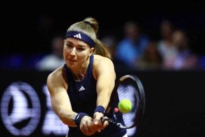 موتشوفا تقلب تأخرها أمام ميرتنز إلى فوز وتبلغ ربع نهائي بطولة شتوتغارت للتنس