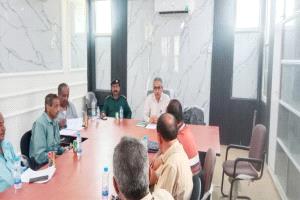 برئاسة المدير العام: تنفيذي عتق يناقش التربية والصحة ويقر تبليط الأرصفة