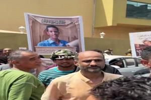 يحيا العدل ..شكرا .. شكرا يا باذيب .. هتافات ومسيرة راجلة عقب صدور حكم الاعدام في المدان بقتل زكريا عزيز /صور