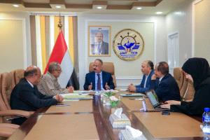 الحكومة تتحرك لإعادة تفعيل مشروعي مينائي قرمة وبروم في سقطرى وحضرموت